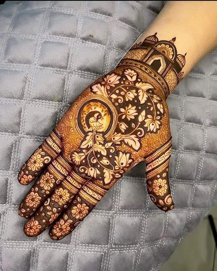 Sonu Mehandi Artist crafting designer bridal design